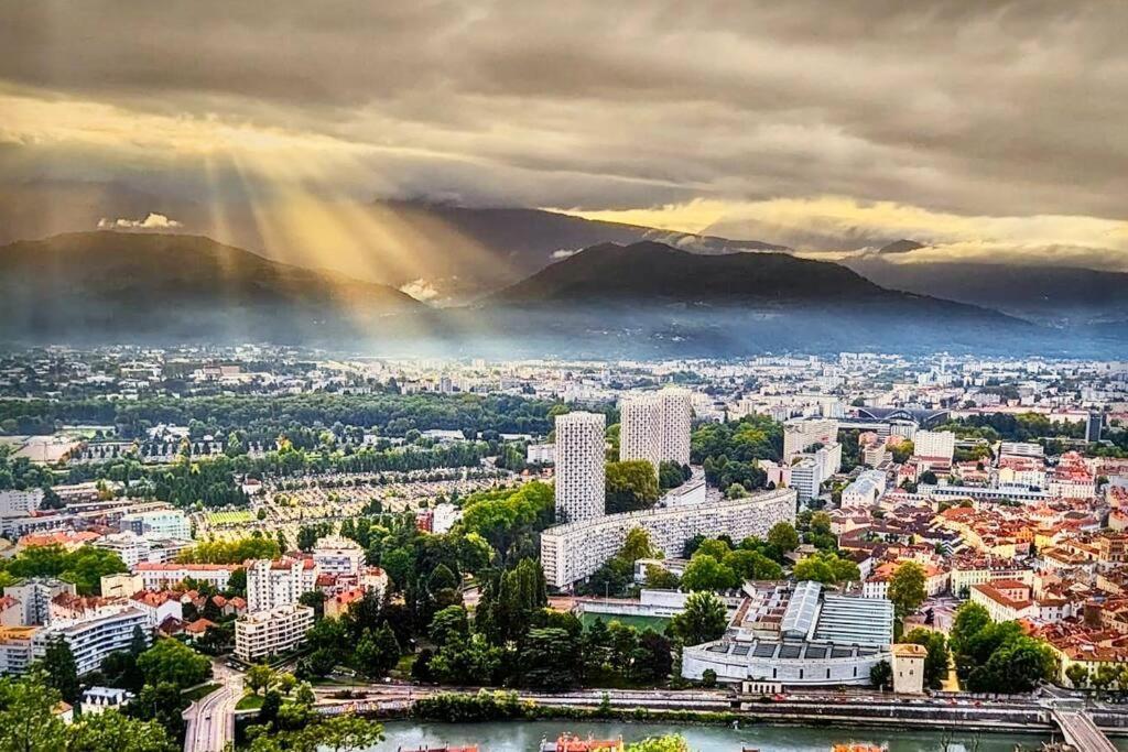 Magnifique T2 Refait A Neuf - Calme & Tout Equipe Avec Parking Grenoble Eksteriør billede