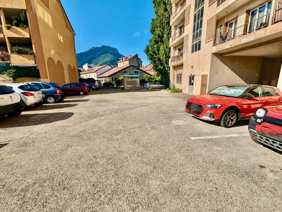 Magnifique T2 Refait A Neuf - Calme & Tout Equipe Avec Parking Grenoble Eksteriør billede